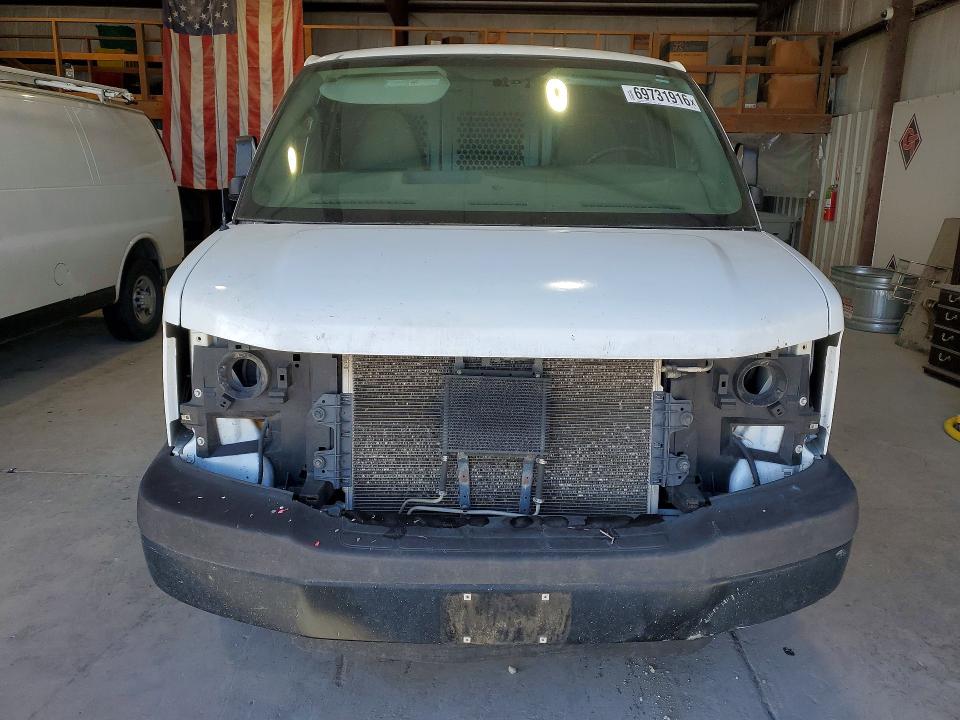 69731916 :رقم المزاد ، 1GCWGFCF8F1233572 vin ، 2015 Chevrolet Express G2500 مزاد بيع