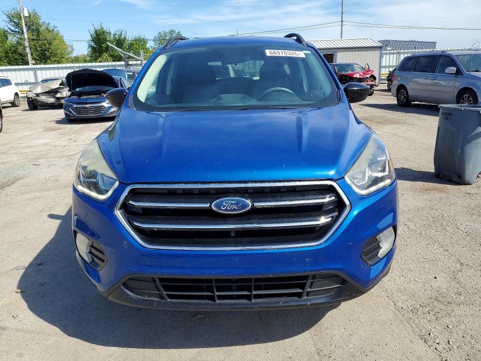68970326 :رقم المزاد ، 1FMCU0GD2JUD42517 vin ، 2018 Ford Escape مزاد بيع
