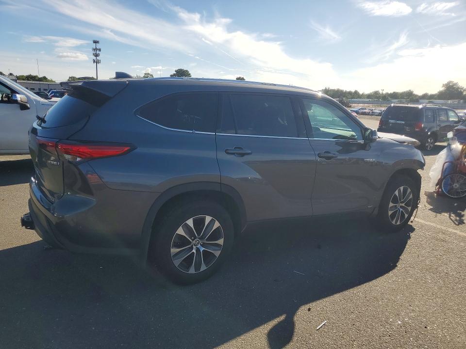 69815896 :رقم المزاد ، 5TDGBRCH6MS524173 vin ، 2021 Toyota Highlander مزاد بيع