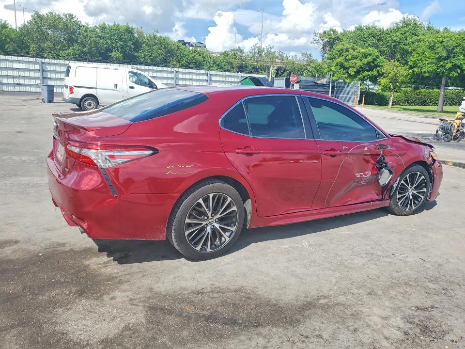Продаж на аукціоні авто 2018 Toyota Camry, vin: 4T1B11HK5JU602268, номер лоту: 70020856