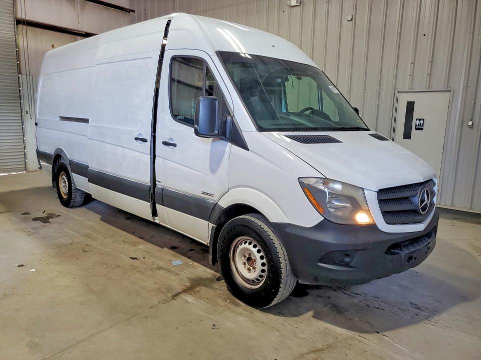 69319186 :رقم المزاد ، WD3PE8DB4FP133431 vin ، 2015 Mercedes-benz Sprinter مزاد بيع