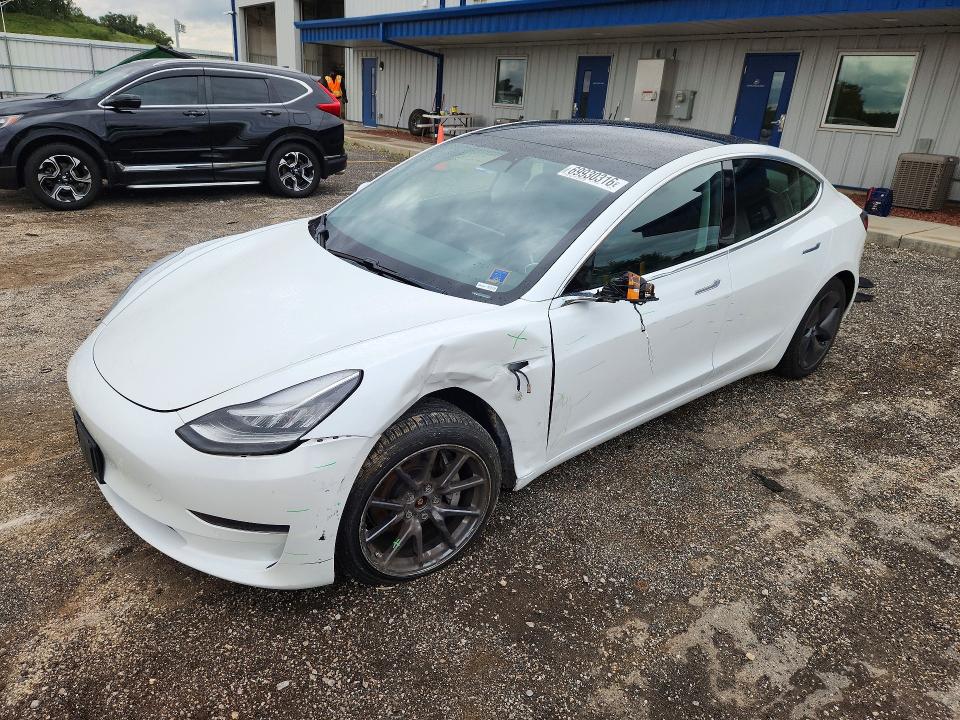 2019 Tesla Model 3 მანქანა იყიდება აუქციონზე, vin: 5YJ3E1EB2KF388402, აუქციონის ნომერი: 69930316