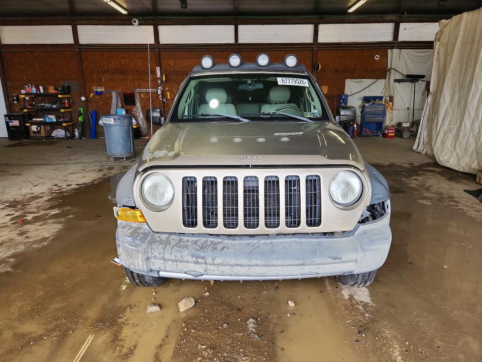 67779526 :رقم المزاد ، 1J8GL38K95W708533 vin ، 2005 Jeep Liberty مزاد بيع
