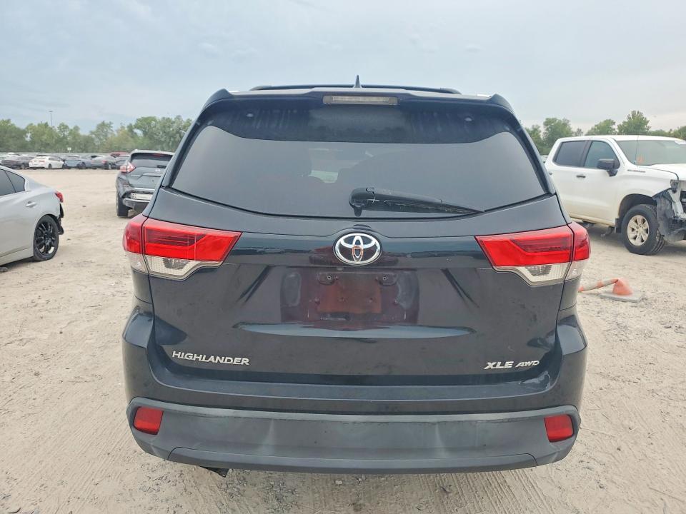 69612066 :رقم المزاد ، 5TDJZRFH3JS555325 vin ، 2018 Toyota Highlander مزاد بيع