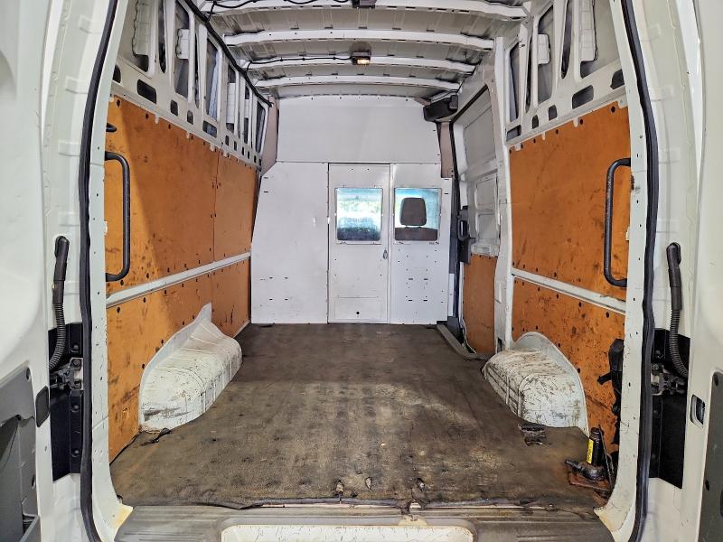 70407376 :رقم المزاد ، 1N6BF0LY3JN807221 vin ، 2018 Nissan Nv مزاد بيع
