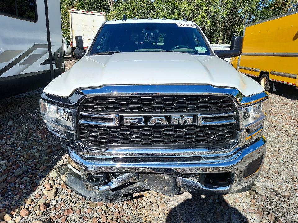 67785226 :رقم المزاد ، 3C63RRGL4NG426565 vin ، 2022 Ram 3500 مزاد بيع