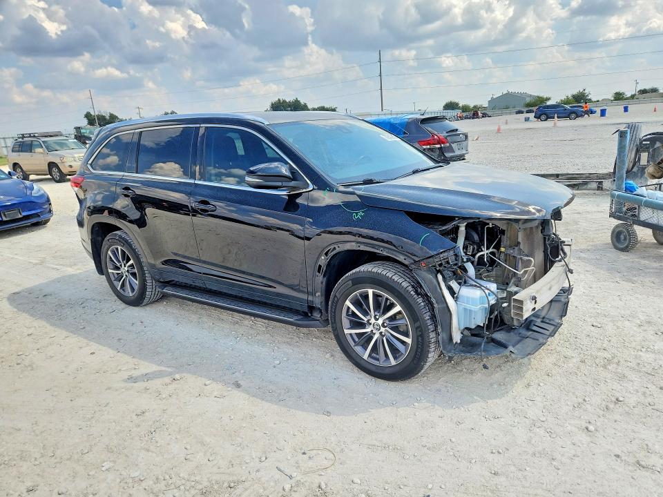 Продажа на аукционе авто 2018 Toyota Highlander, vin: 5TDKZRFH5JS546811, номер лота: 70347216