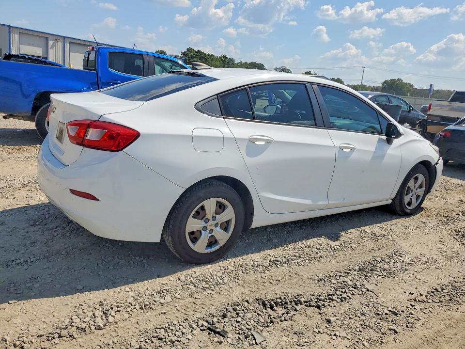 69377426 :رقم المزاد ، 1G1BC5SM0J7166680 vin ، 2018 Chevrolet Cruze مزاد بيع