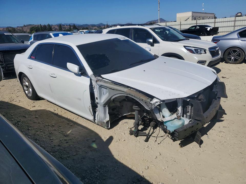 2015 Chrysler 300 მანქანა იყიდება აუქციონზე, vin: 2C3CCAAG1FH818190, აუქციონის ნომერი: 70120446
