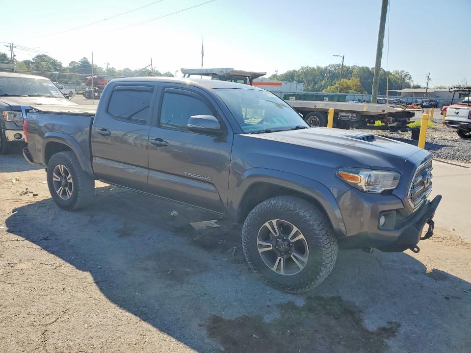 69595926 :رقم المزاد ، 5TFCZ5AN9HX086213 vin ، 2017 Toyota Tacoma مزاد بيع