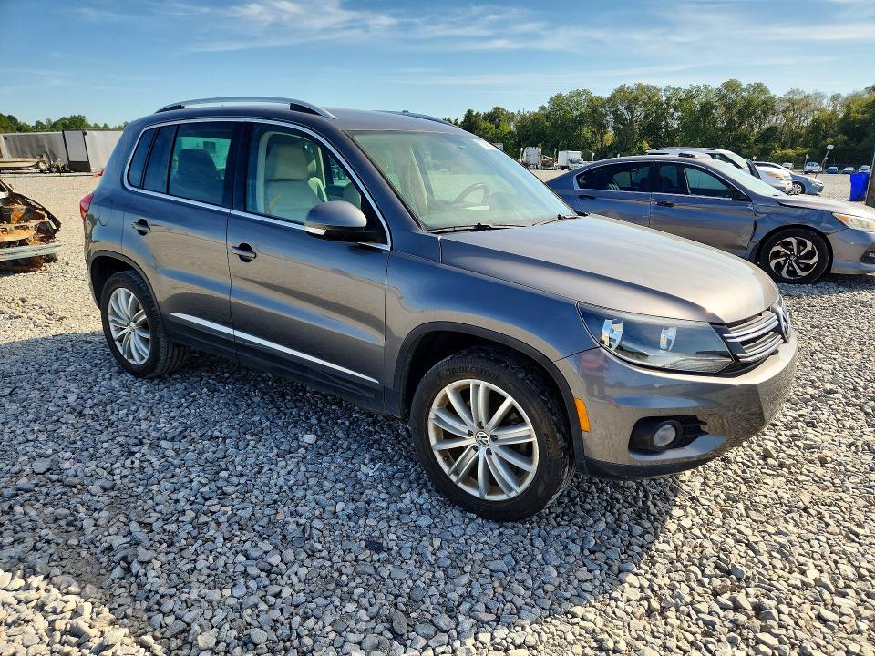 70566126 :رقم المزاد ، WVGAV3AX5EW625416 vin ، 2014 Volkswagen Tiguan مزاد بيع
