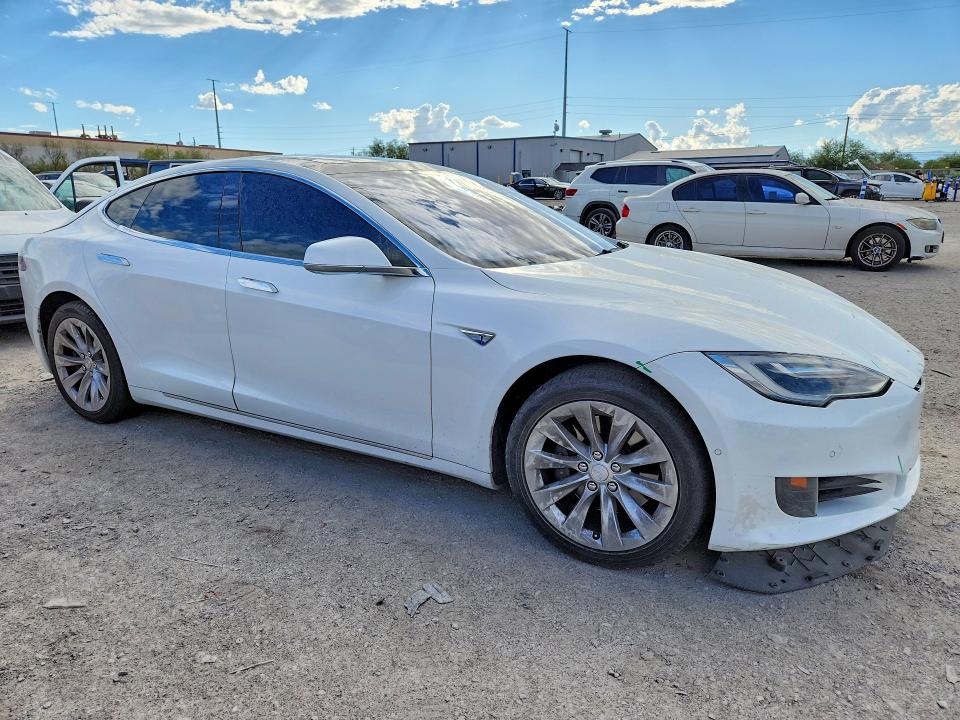 70273366 :رقم المزاد ، 5YJSA1E12GF160664 vin ، 2016 Tesla Model S مزاد بيع