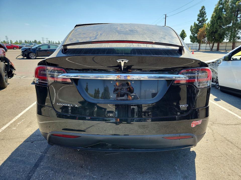 68799546 :رقم المزاد ، 5YJXCBE26JF116009 vin ، 2018 Tesla Model X مزاد بيع