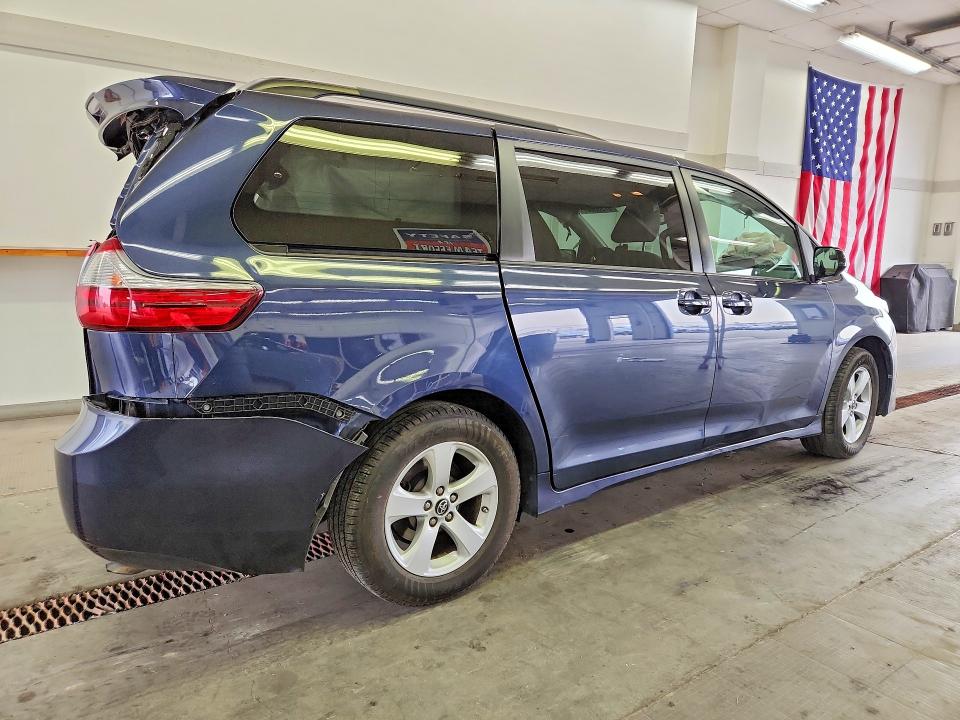 2018 Toyota Sienna მანქანა იყიდება აუქციონზე, vin: 5TDKZ3DC1JS923607, აუქციონის ნომერი: 67368866