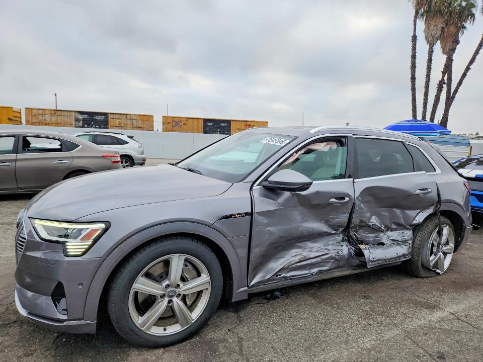 Auction sale of the 2019 Audi E-tron, vin: WA1LAAGE8KB010522, lot number: 69080996