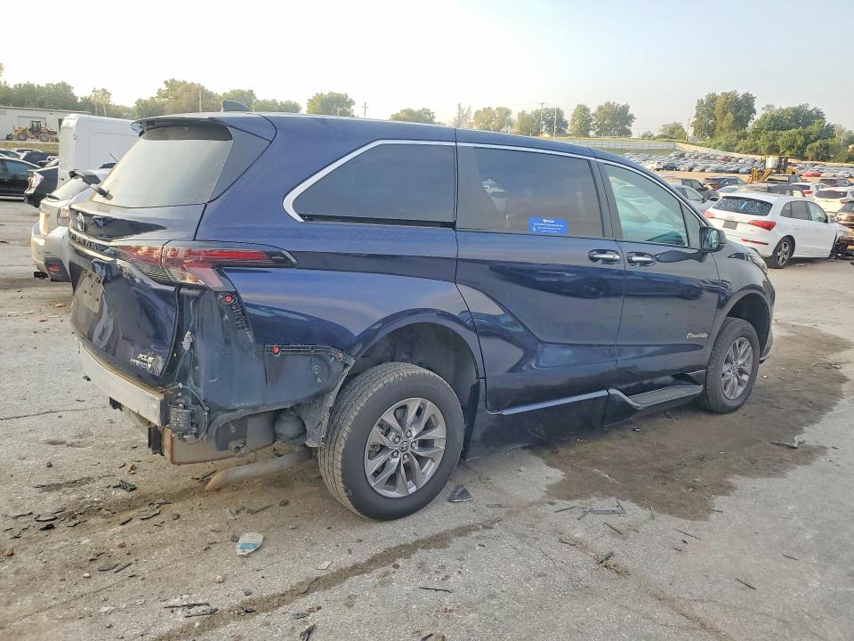 Продаж на аукціоні авто 2023 Toyota Sienna, vin: 5TDYRKEC1PS137656, номер лоту: 68681756