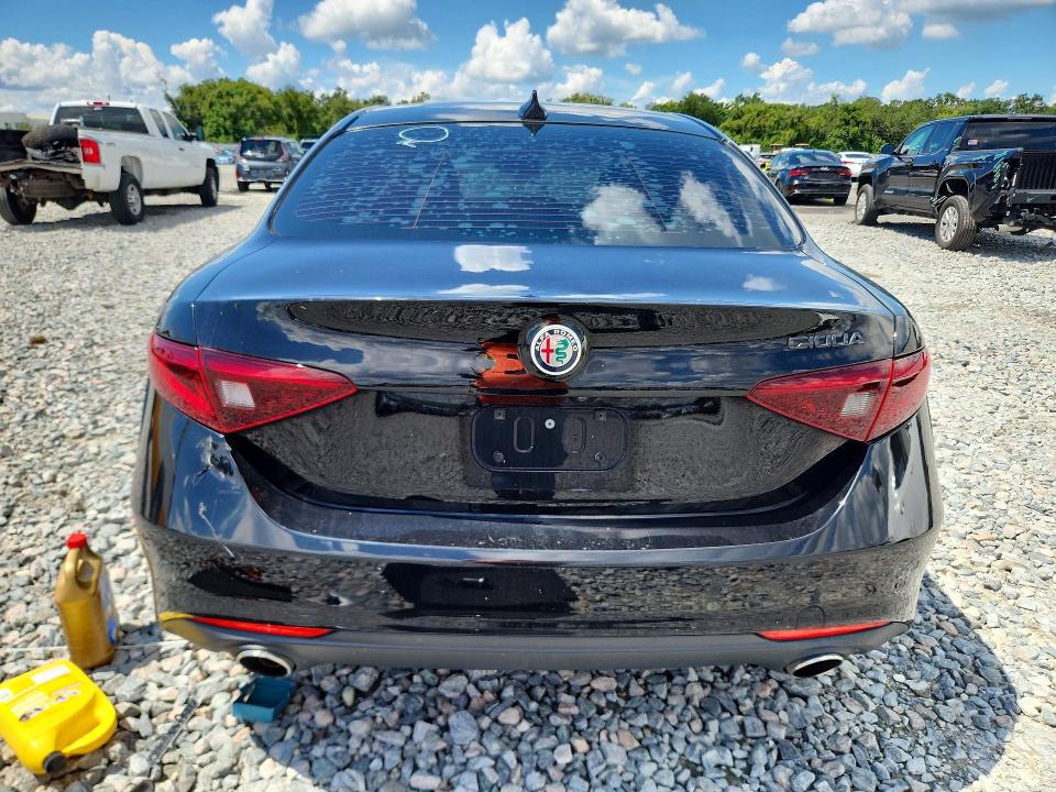 2021 Alfa Romeo Giulia მანქანა იყიდება აუქციონზე, vin: ZARFAMAN6M7641603, აუქციონის ნომერი: 68735736