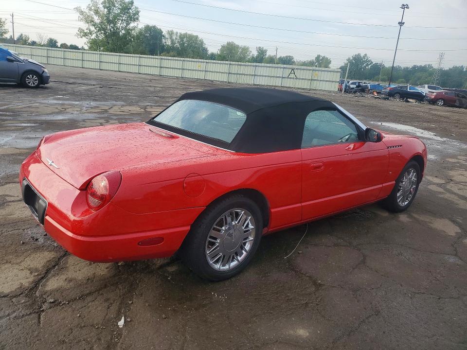68135786 :رقم المزاد ، 1FAHP60A52Y102902 vin ، 2002 Ford Thunderbird مزاد بيع