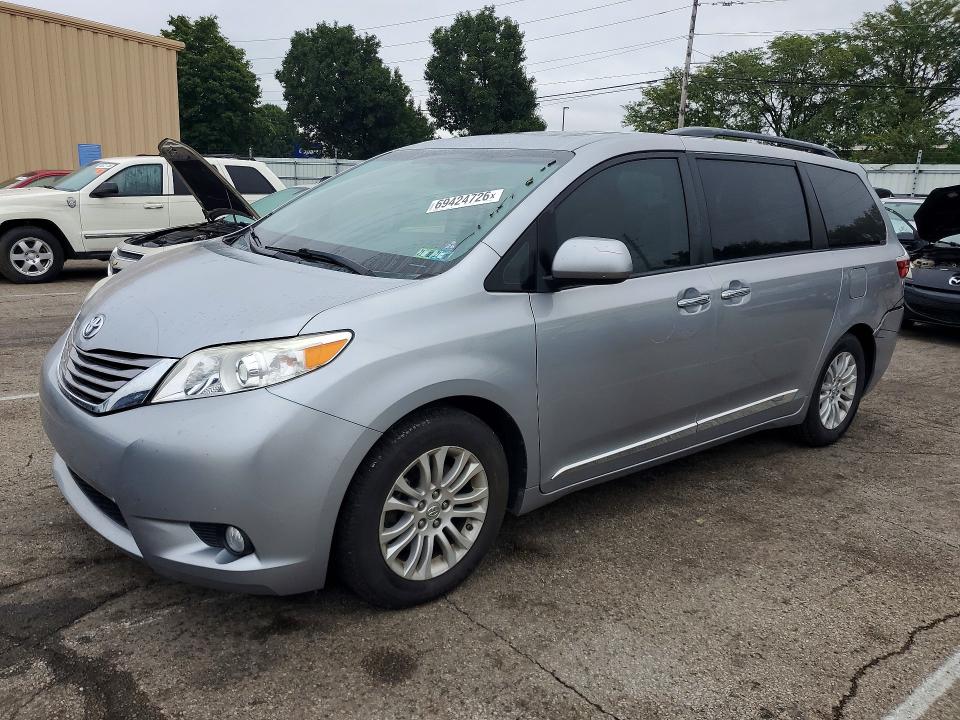 69424726 :رقم المزاد ، 5TDYK3DC7FS566584 vin ، 2015 Toyota Sienna مزاد بيع