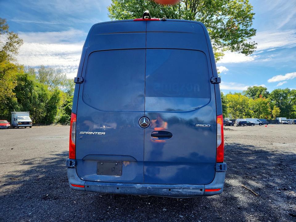 70183946 :رقم المزاد ، WD4PF1CD2KP133070 vin ، 2019 Mercedes-benz Sprinter مزاد بيع