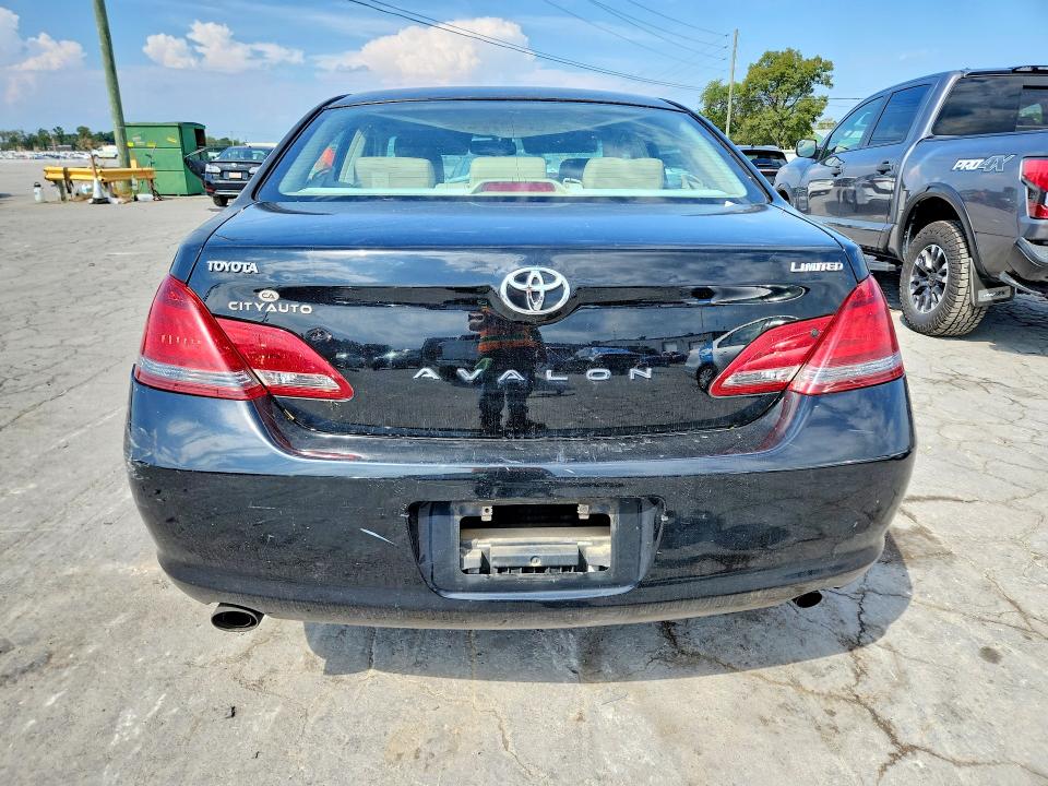 68611706 :رقم المزاد ، 4T1BK36B98U283737 vin ، 2008 Toyota Avalon مزاد بيع