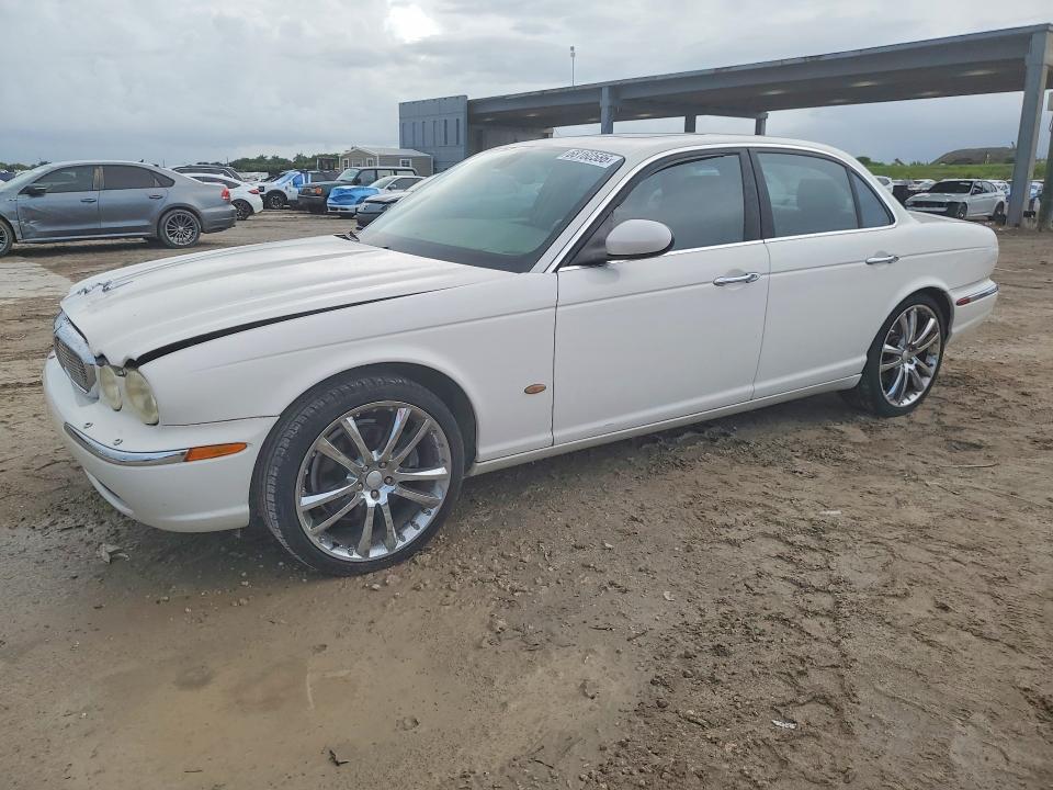 2006 Jaguar Xj8 მანქანა იყიდება აუქციონზე, vin: SAJWA71B86SH00348, აუქციონის ნომერი: 68160586
