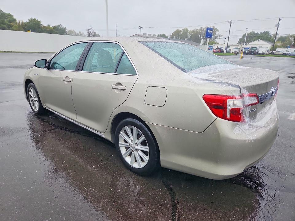 2014 Toyota Camry Hybrid მანქანა იყიდება აუქციონზე, vin: 4T1BD1FK3EU098853, აუქციონის ნომერი: 72193686