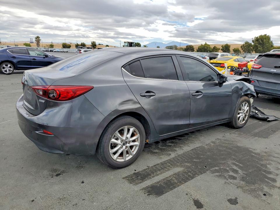 67561426 :رقم المزاد ، JM1BM1U78G1338132 vin ، 2016 Mazda 3 مزاد بيع
