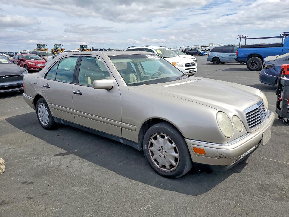 67488146 :رقم المزاد ، WDBJF65F0WA459114 vin ، 1998 Mercedes-benz E مزاد بيع