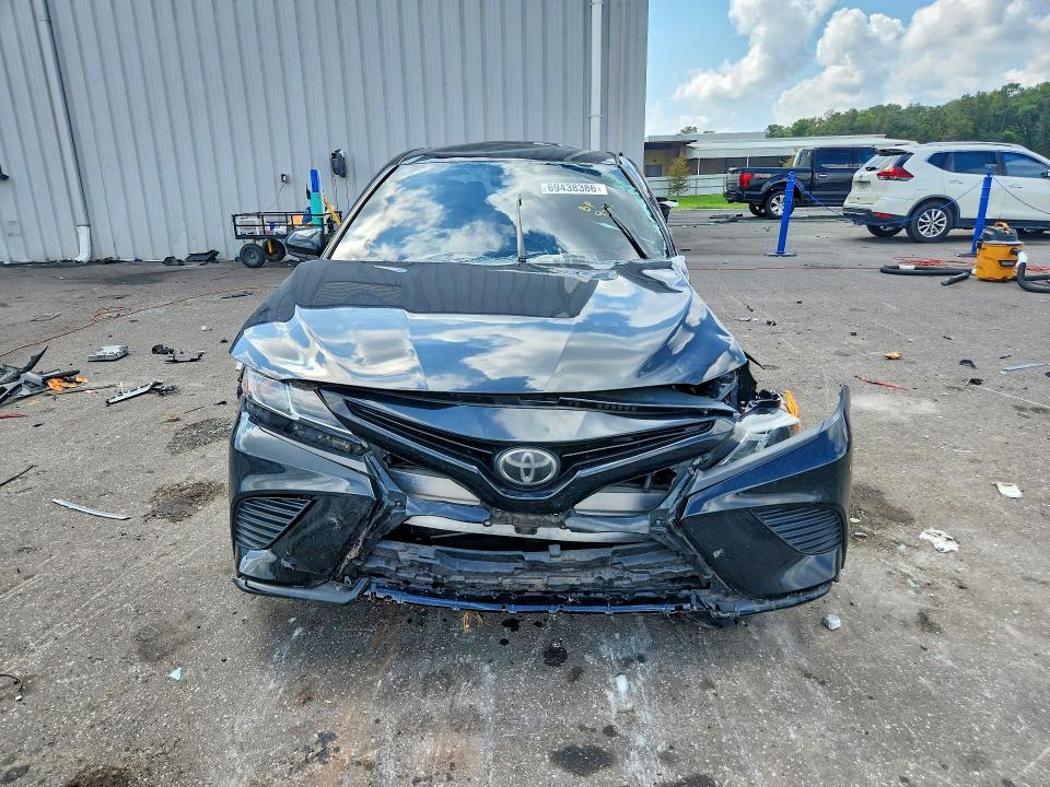 69438386 :رقم المزاد ، 4T1B11HK6KU188614 vin ، 2019 Toyota Camry مزاد بيع