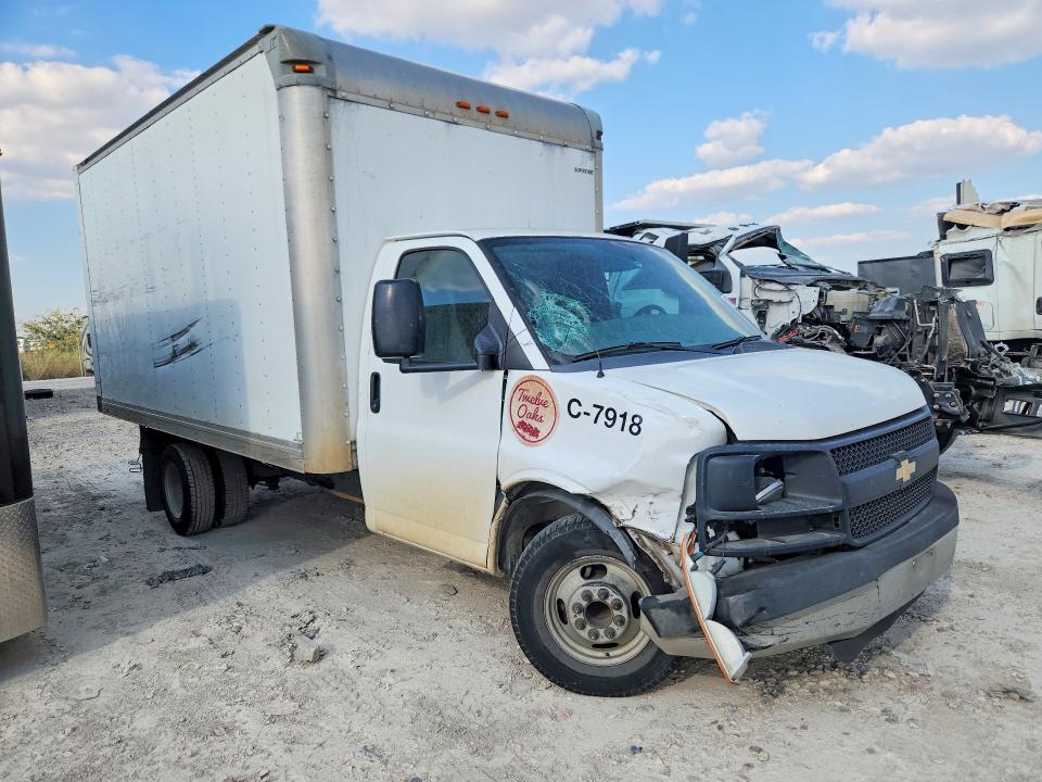 69029766 :رقم المزاد ، 1GB3G3CG8F1130912 vin ، 2015 Chevrolet Express G3500 مزاد بيع