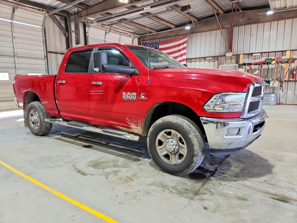 70117366 :رقم المزاد ، 3C6UR5DL1JG415082 vin ، 2018 Ram 2500 مزاد بيع