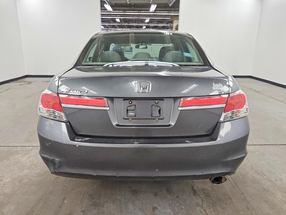 70364906 :رقم المزاد ، 1HGCP2F32CA235411 vin ، 2012 Honda Accord مزاد بيع