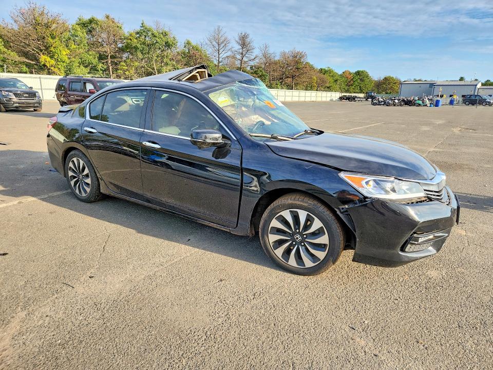 Продаж на аукціоні авто 2017 Honda Accord, vin: JHMCR6F51HC016337, номер лоту: 69071806