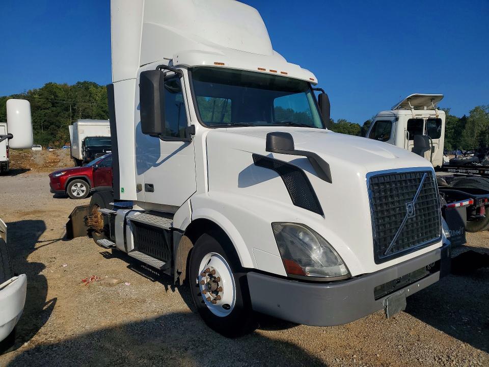 65416136 :رقم المزاد ، 4V4N39TG2HN988038 vin ، 2017 Volvo Vn مزاد بيع