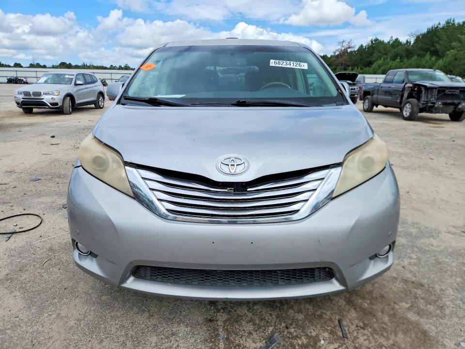68234126 :رقم المزاد ، 5TDYK3DC0BS111053 vin ، 2011 Toyota Sienna مزاد بيع