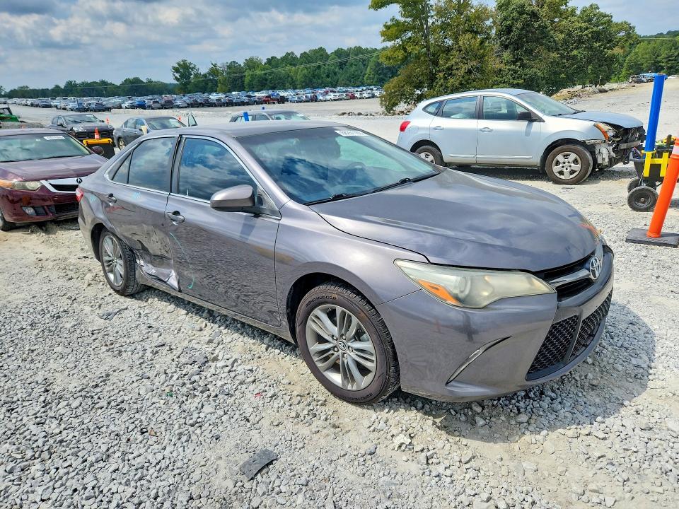 68251186 :رقم المزاد ، 4T1BF1FK3FU107661 vin ، 2015 Toyota Camry مزاد بيع
