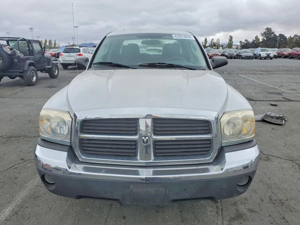 63823836 :رقم المزاد ، 1D7HW48K75S225337 vin ، 2005 Dodge Dakota مزاد بيع