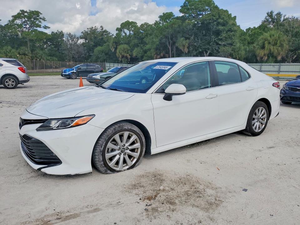 67845346 :رقم المزاد ، 4T1B11HK5KU262752 vin ، 2019 Toyota Camry مزاد بيع