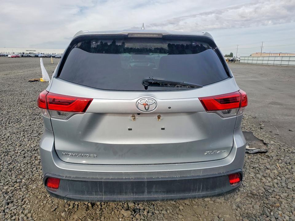 Продаж на аукціоні авто 2018 Toyota Highlander, vin: 5TDJZRFH7JS555506, номер лоту: 68099466