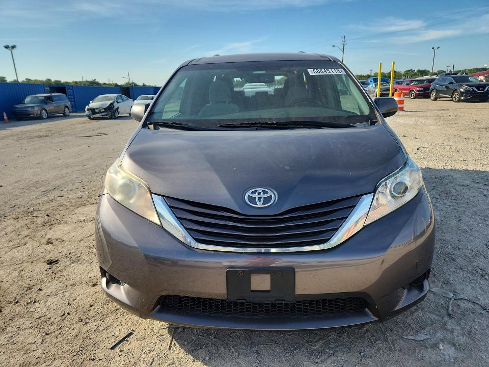 2017 Toyota Sienna მანქანა იყიდება აუქციონზე, vin: 5TDKZ3DC2HS807469, აუქციონის ნომერი: 68645116