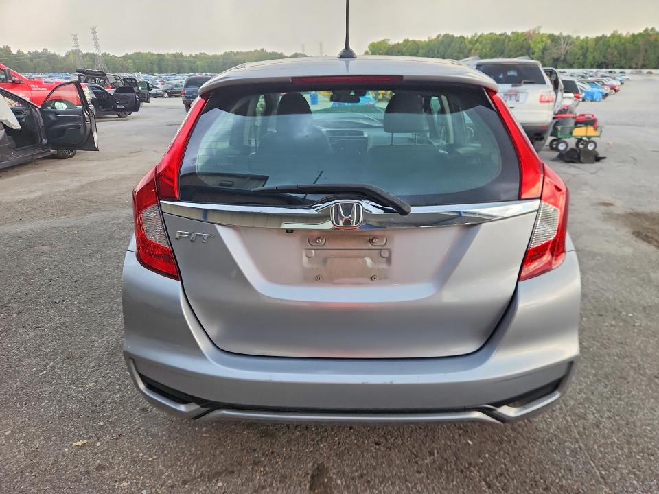 68547416 :رقم المزاد ، 3HGGK5H89JM721353 vin ، 2018 Honda Fit مزاد بيع