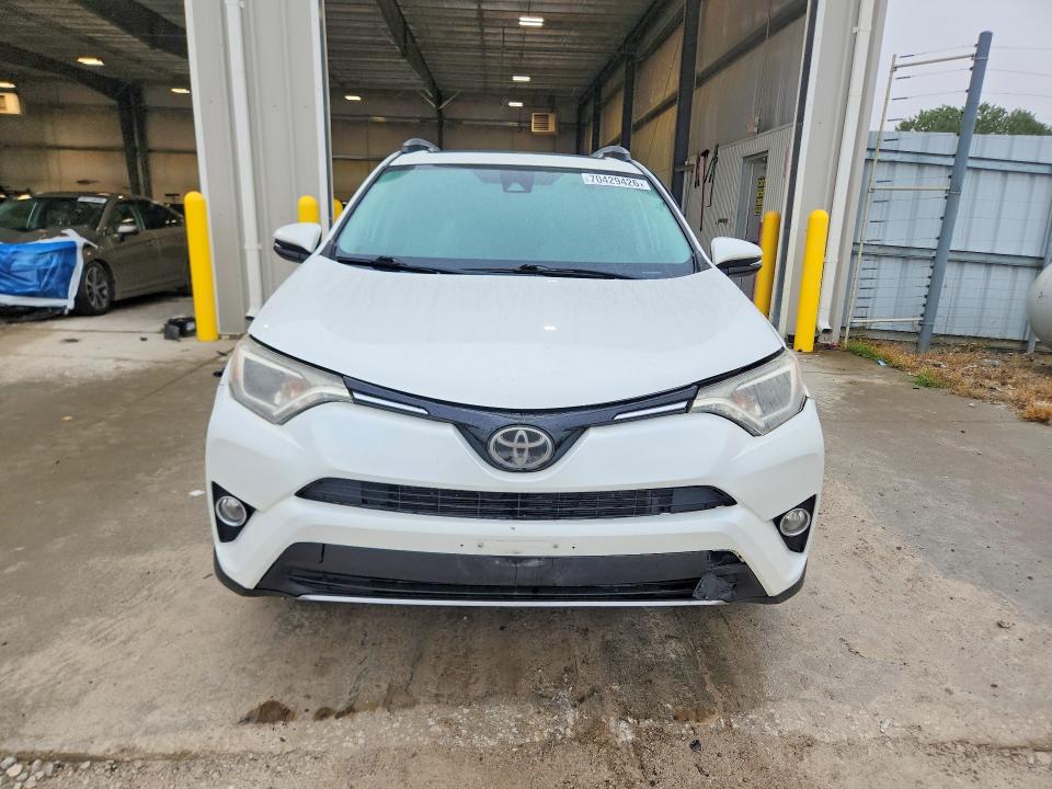 Продажа на аукционе авто 2017 Toyota Rav4, vin: 2T3RFREV8HW556708, номер лота: 70429426