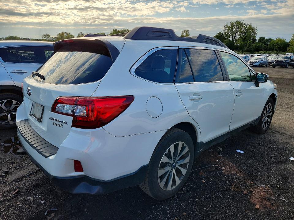 68697886 :رقم المزاد ، 4S4BSANC0F3311300 vin ، 2015 Subaru Outback مزاد بيع