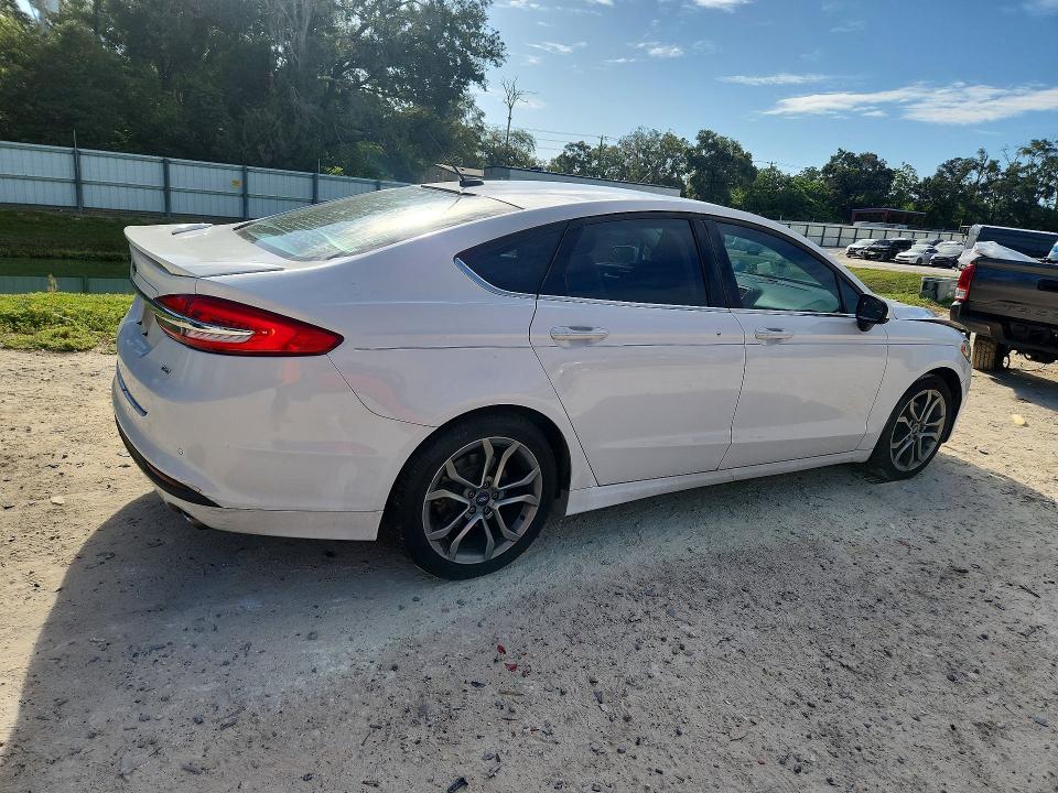 69230736 :رقم المزاد ، 3FA6P0LU2HR393179 vin ، 2017 Ford Fusion مزاد بيع
