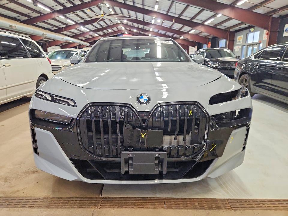 2026 Bmw 740 მანქანა იყიდება აუქციონზე, vin: WBA33EH00TCW56401, აუქციონის ნომერი: 69808636