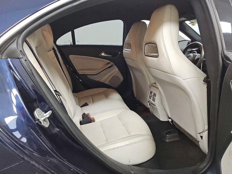 66055186 :رقم المزاد ، WDDSJ4EB6JN576869 vin ، 2018 Mercedes-benz Cla مزاد بيع