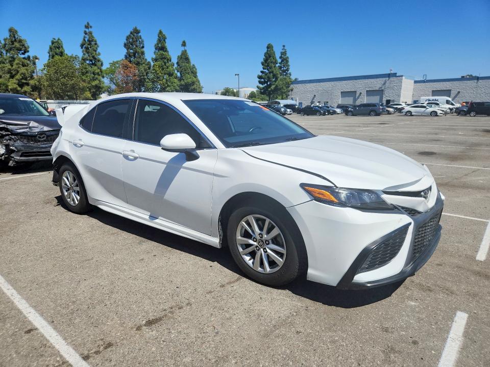69058306 :رقم المزاد ، 4T1G11AK3MU521600 vin ، 2021 Toyota Camry مزاد بيع
