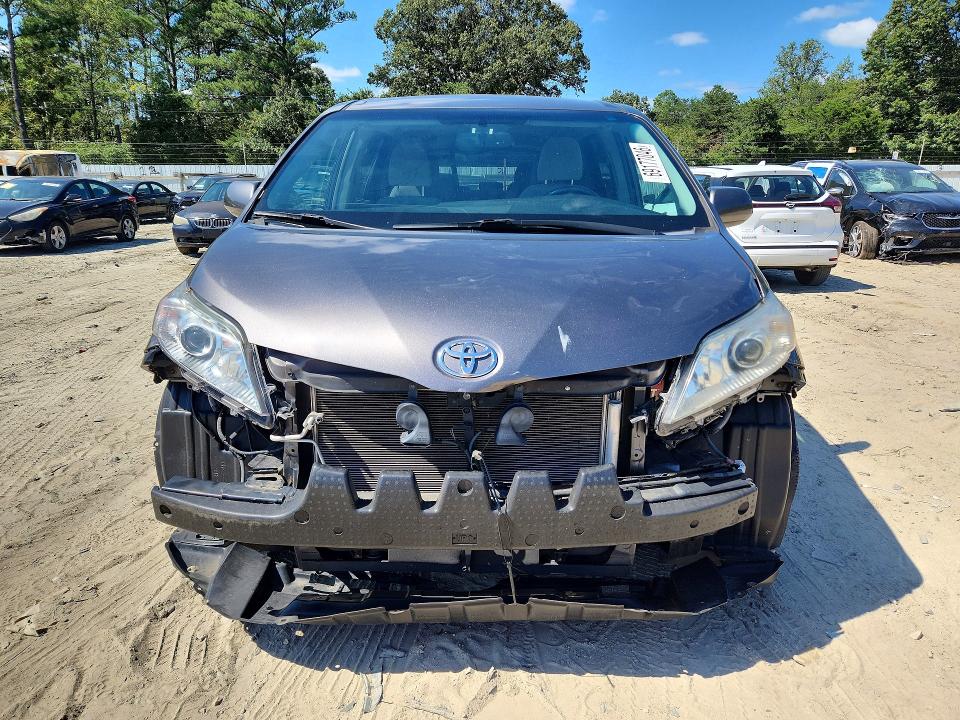 69177046 :رقم المزاد ، 5TDKK3DCXGS736492 vin ، 2016 Toyota Sienna مزاد بيع