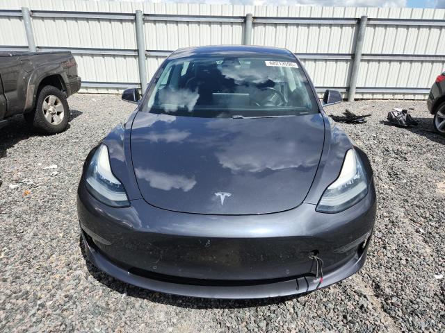 68213596 :رقم المزاد ، 5YJ3E1EB4JF128551 vin ، 2018 Tesla Model 3 مزاد بيع